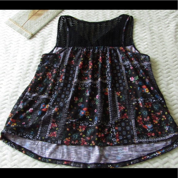 No Boundaries Flowered Design Tank Top - Picture 5 of 6